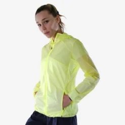 Quechua Veste Coupe Vent Ultra Légère De Randonnée Rapide Femme FH 500 Hélium Wind Jaune 7 Quechua Veste Coupe Vent Ultra Légère De Randonnée Rapide Femme FH 500 Hélium Wind Jaune -Quechua Magasin veste coupe vent ultra legere de randonnee rapide femme fh 500 helium wind jaune 2